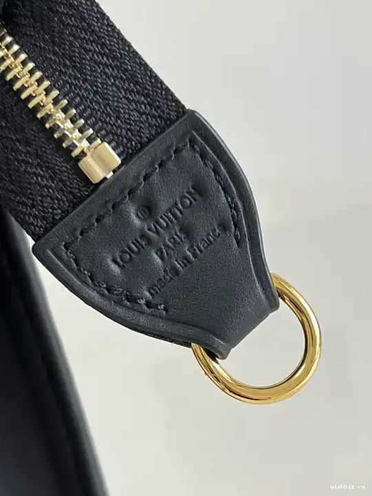 WIS CHAIN POUCH VUITTON LOUIS ON TOILETRY 0626